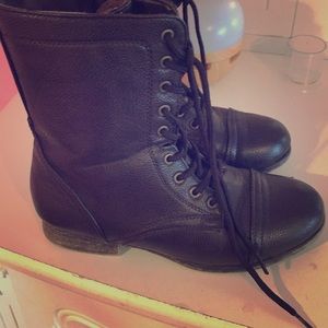 Combat boots